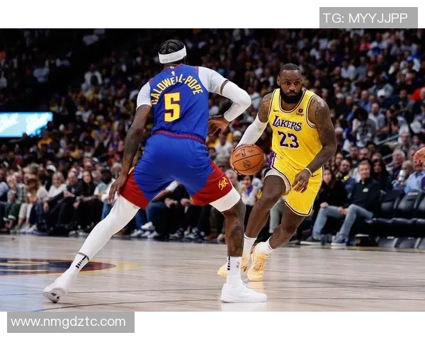 2007年NBA湖人与骑士对决回顾：经典比赛瞬间与球星表现分析