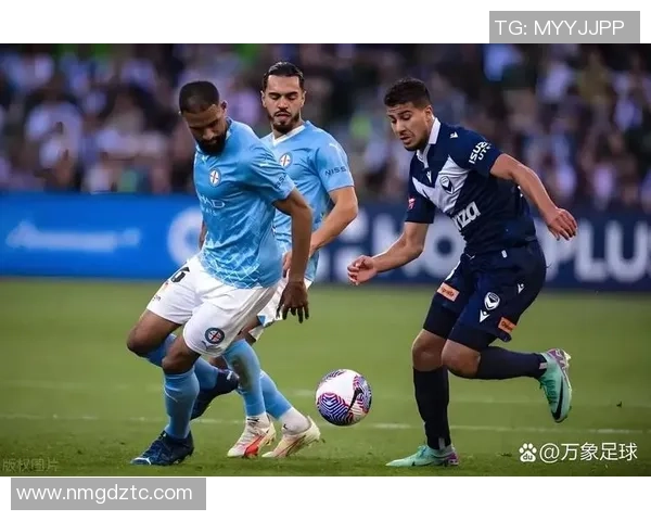 墨尔本胜利女足迎战墨尔本城女足展开激烈对决展现精彩足球盛宴